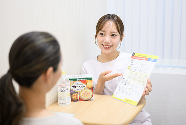 八丁堀いしかわ内科クリニックの説明している様子