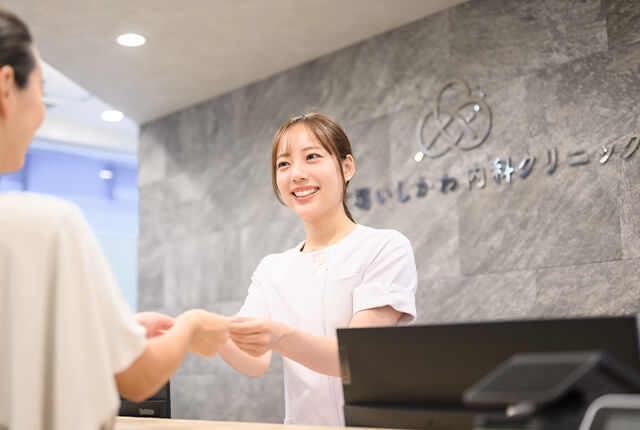 八丁堀いしかわ内科クリニックの受付の様子