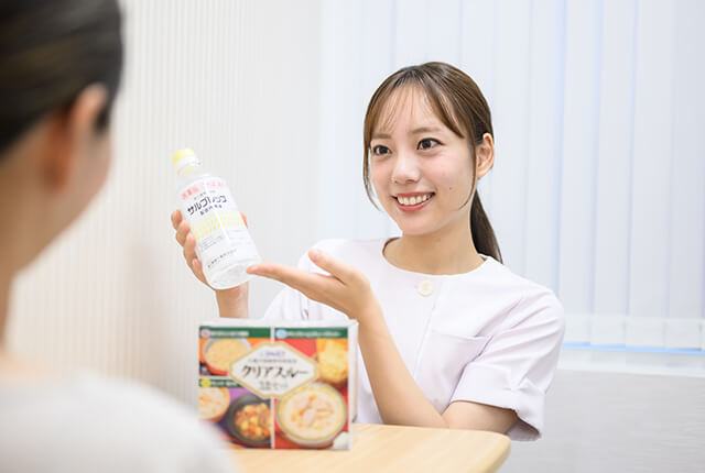 八丁堀いしかわ内科クリニックの説明している様子