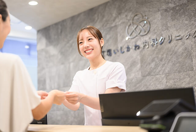 八丁堀いしかわ内科クリニックの受付の様子